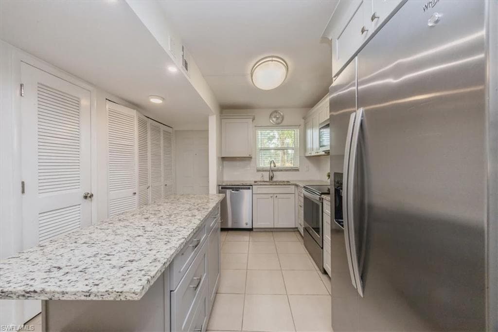 499 Forest Lakes BLVD # 110, NAPLES FL 34105-3