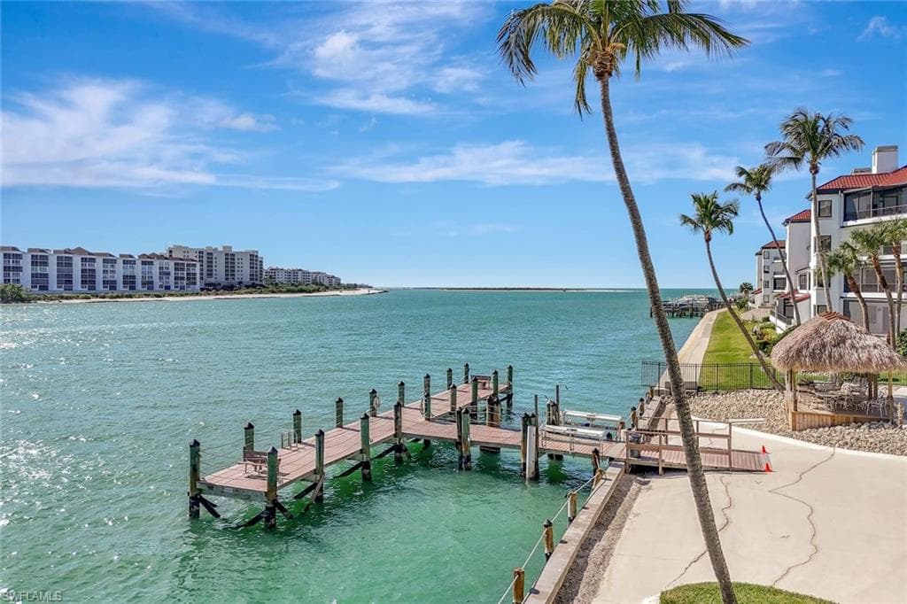 60 Pelican ST W # 401, NAPLES FL 34113-1