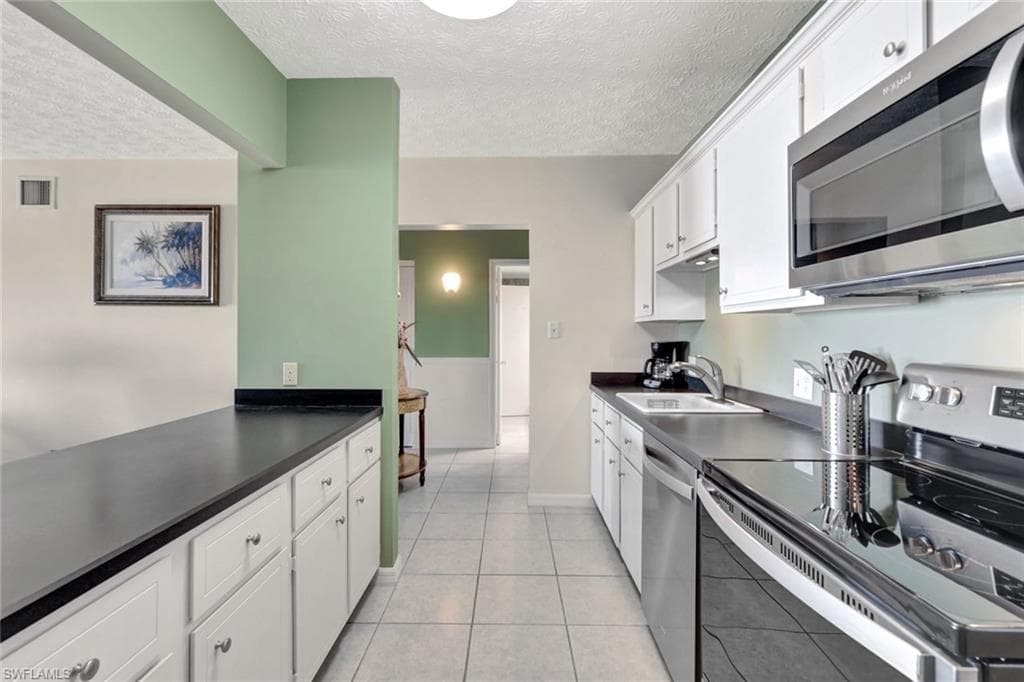 60 Pelican ST W # 401, NAPLES FL 34113-11