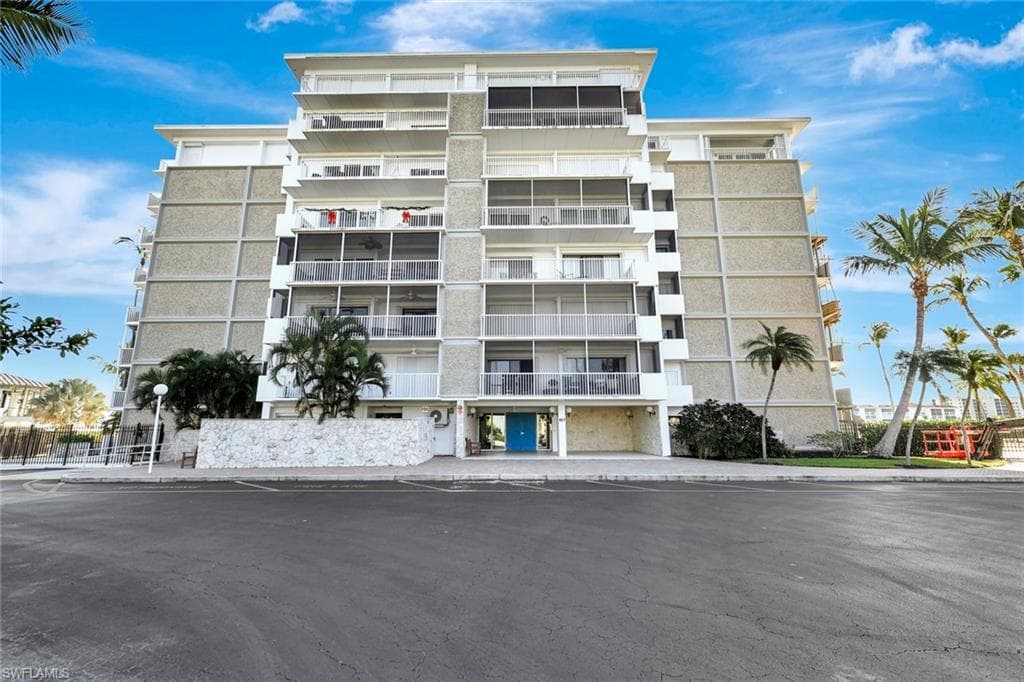 60 Pelican ST W # 401, NAPLES FL 34113-25