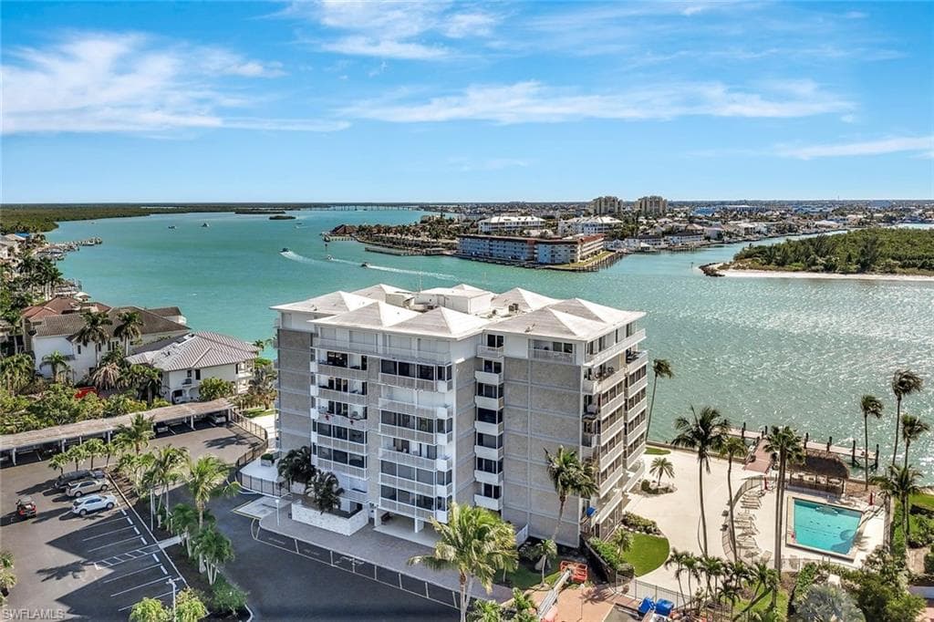 60 Pelican ST W # 401, NAPLES FL 34113-2