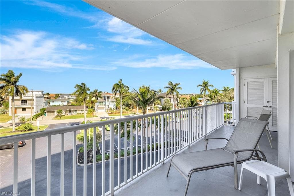 60 Pelican ST W # 401, NAPLES FL 34113-23