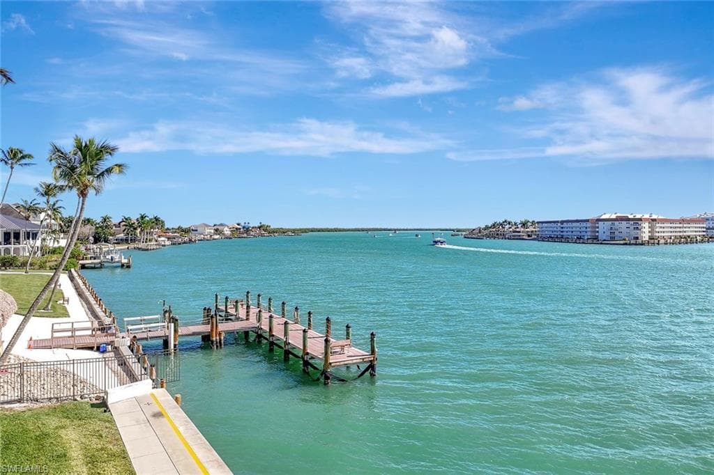 60 Pelican ST W # 401, NAPLES FL 34113-28