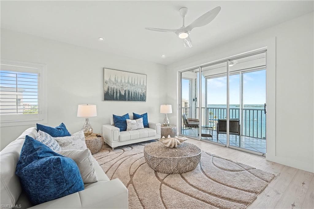 4331 Bay Beach LN 651-2