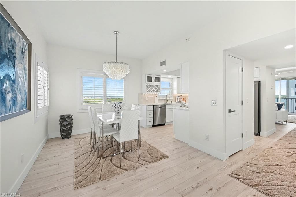 4331 Bay Beach LN 651-3