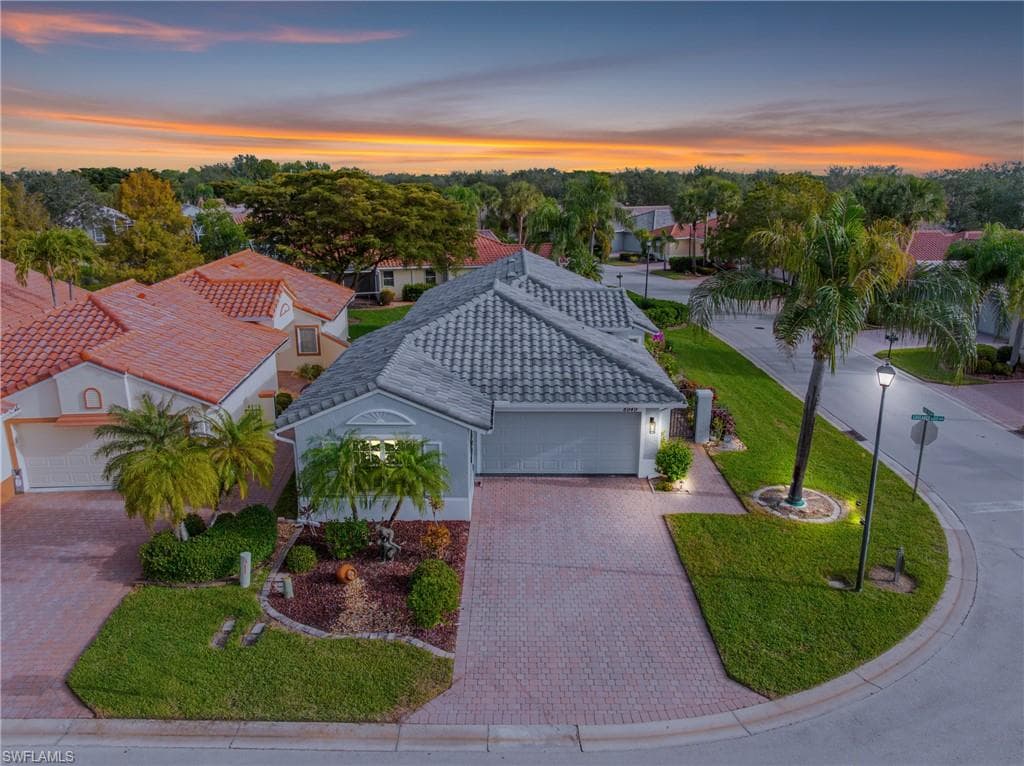 8949 Cascades Isle BLVD, ESTERO FL 33928-1