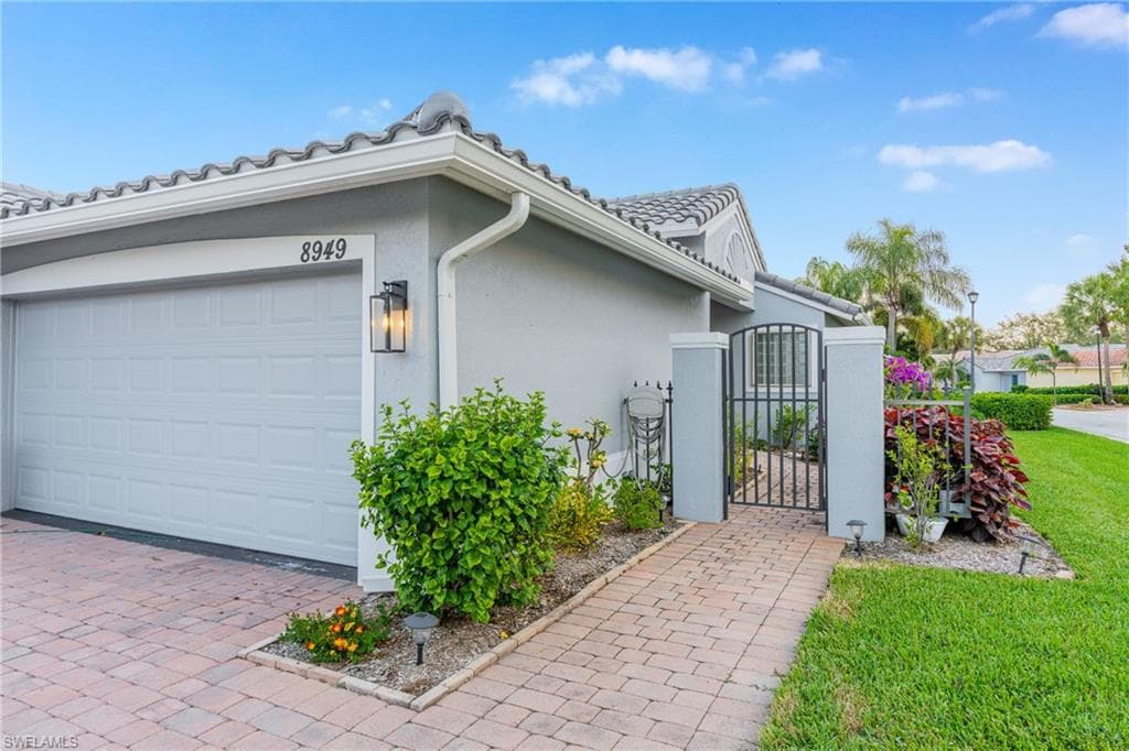 8949 Cascades Isle BLVD, ESTERO FL 33928-3