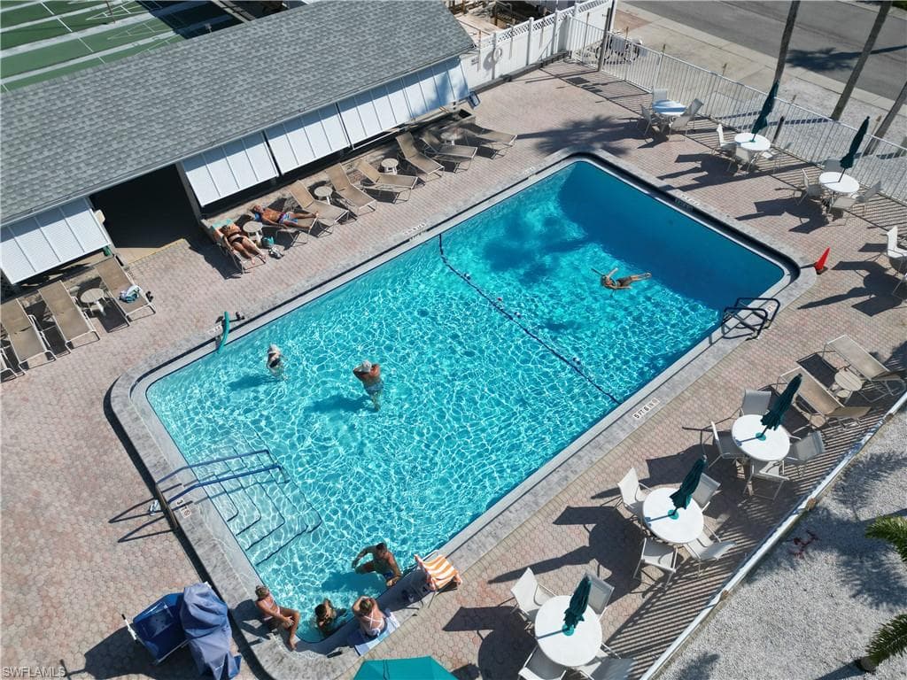 11210 Bayside LN, FORT MYERS BEACH FL 33931-5