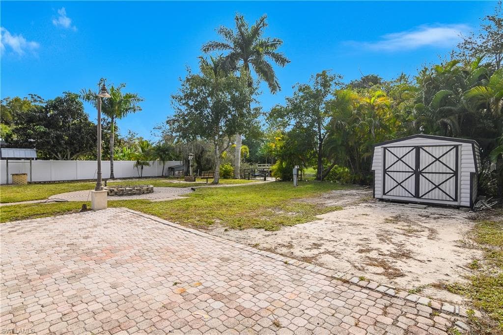 48 Republic DR, NAPLES FL 34112-2
