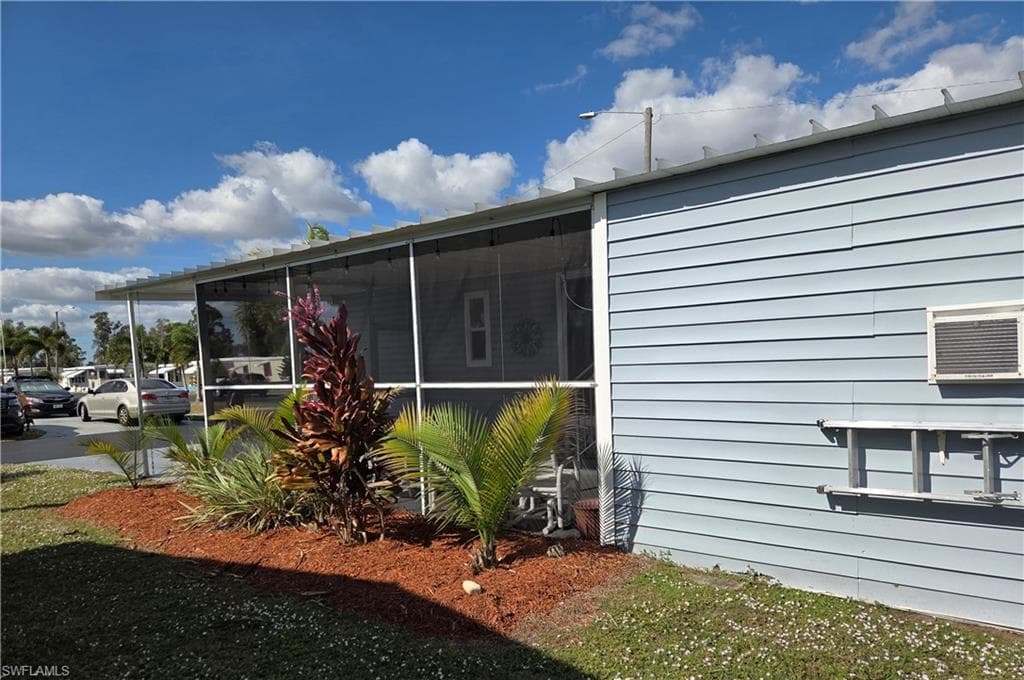 629 Vista DR, NORTH FORT MYERS FL 33917-25