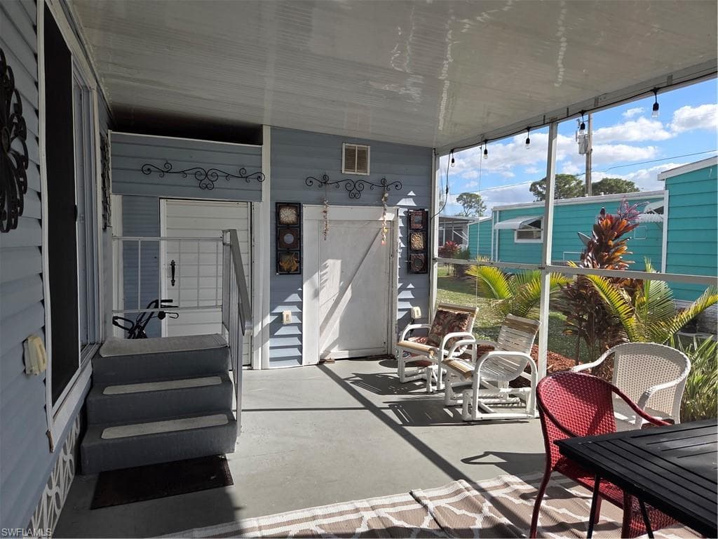 629 Vista DR, NORTH FORT MYERS FL 33917-5