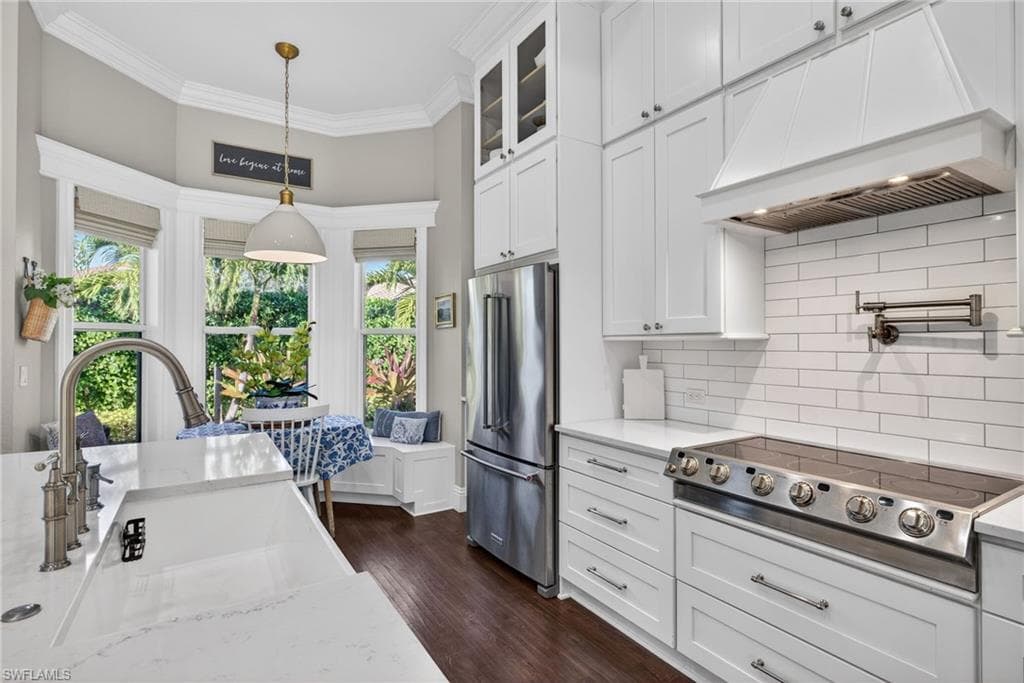 24920 Divot DR, BONITA SPRINGS FL 34135-5