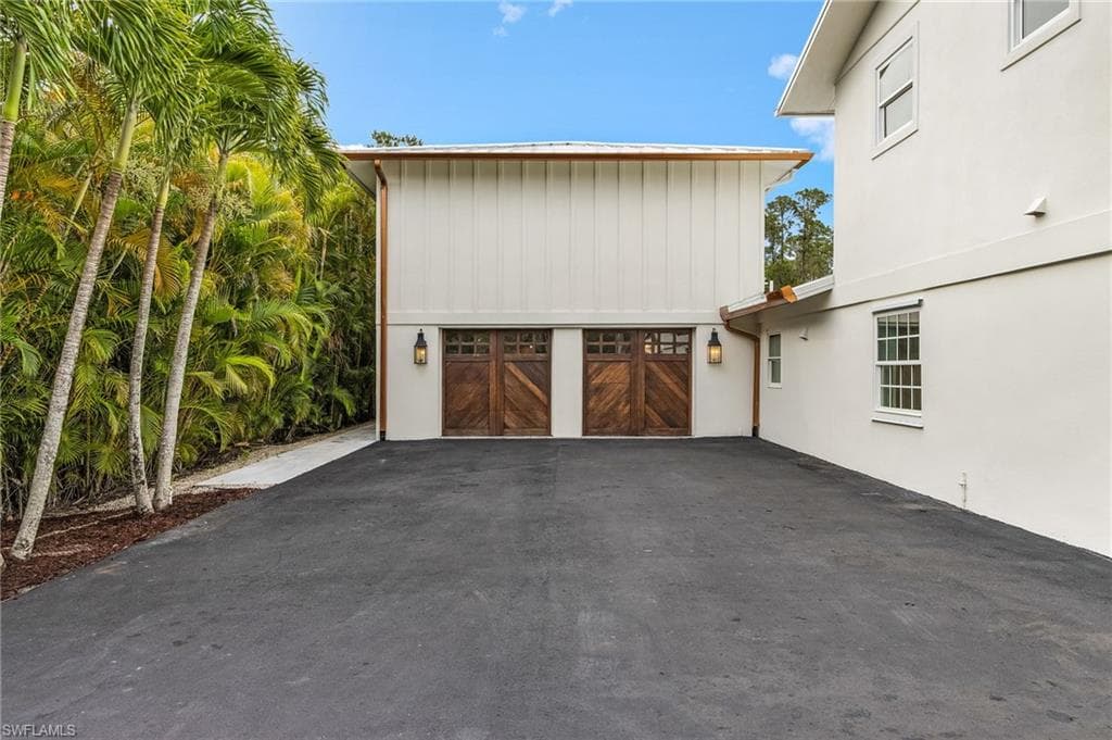 6155 Standing Oaks LN, NAPLES FL 34119-40