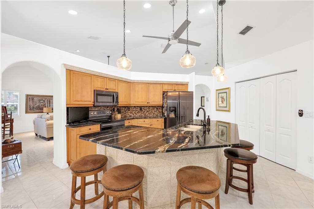1335 Old Oak LN, NAPLES FL 34110-11