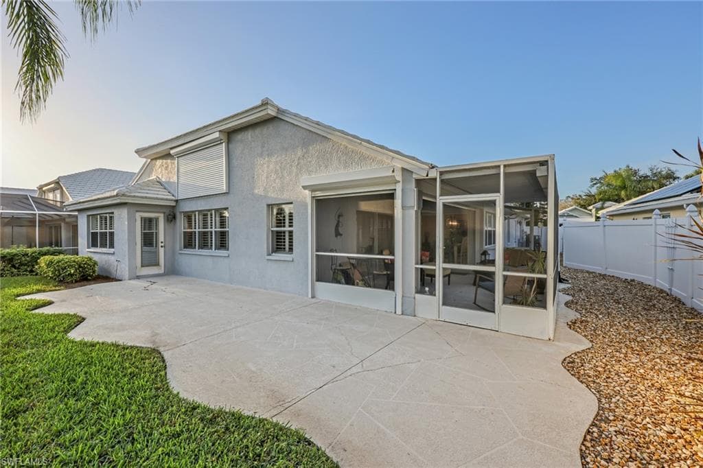 1335 Old Oak LN, NAPLES FL 34110-20