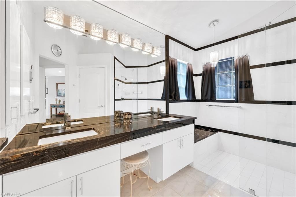 1335 Old Oak LN, NAPLES FL 34110-10