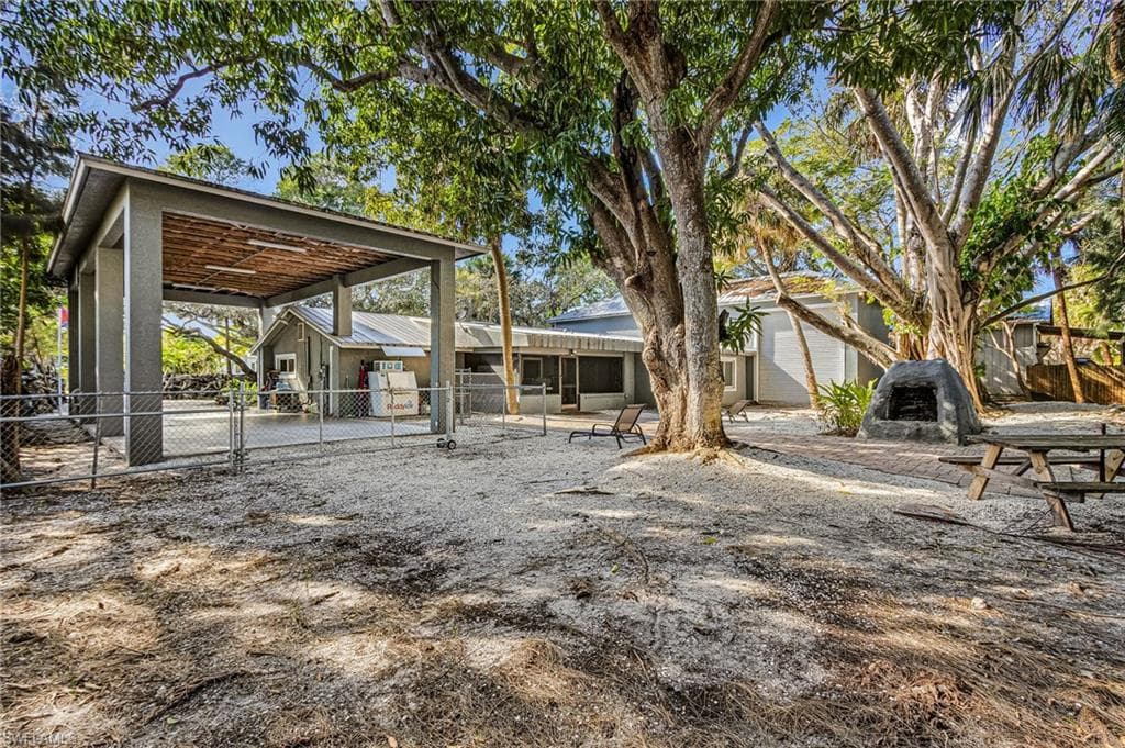 2563 Weeks AVE, NAPLES FL 34112-22