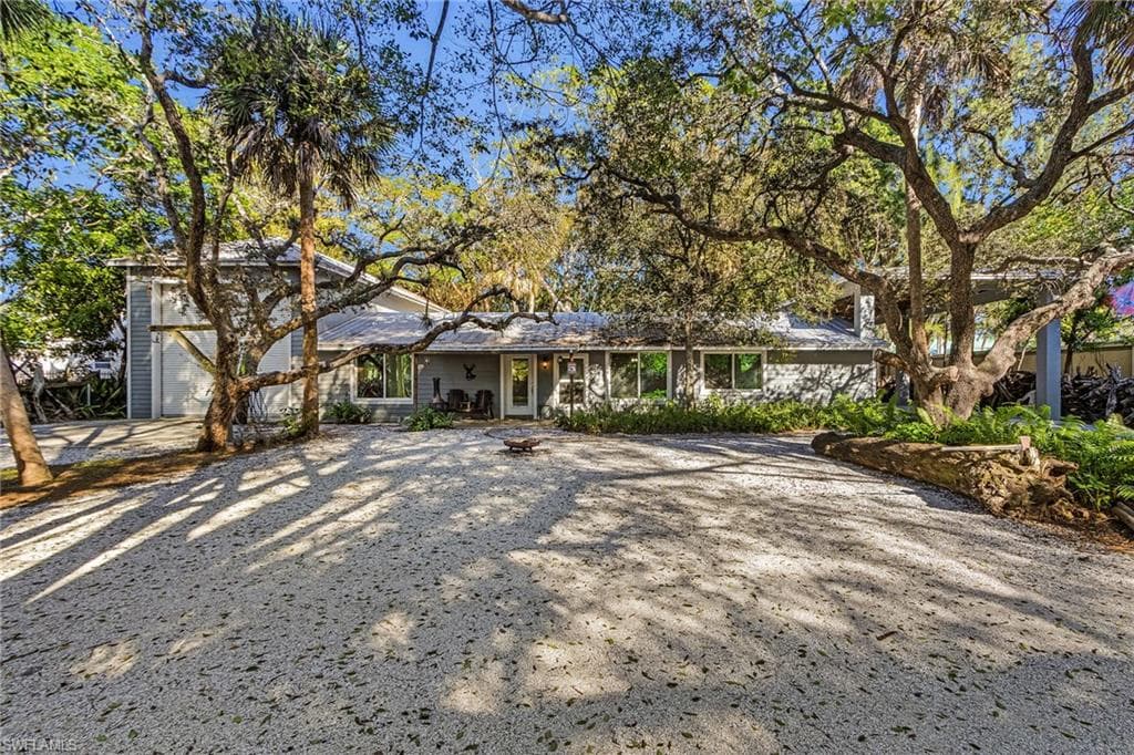 2563 Weeks AVE, NAPLES FL 34112-2