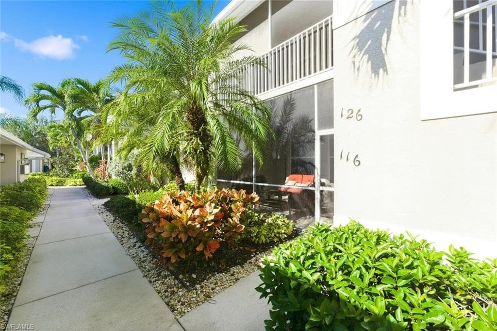 8575 Naples Heritage DR # 116, NAPLES FL 34112-2
