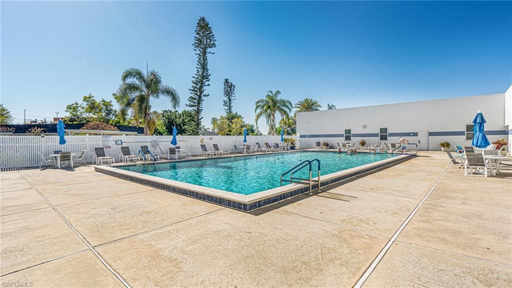 6869 Bogey DR, FORT MYERS FL 33919-37