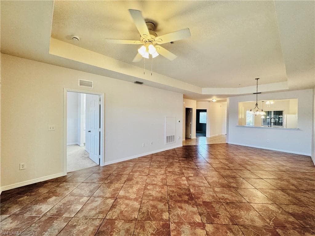 10010 Maddox LN 318-5