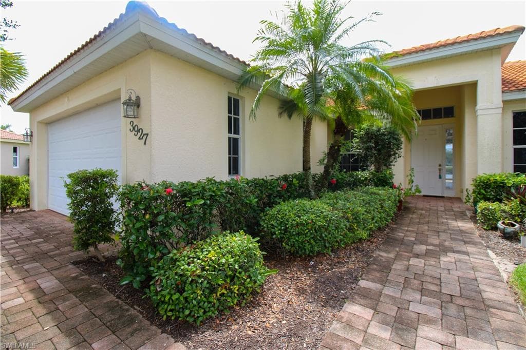 3927 Aurora CT, NAPLES FL 34116-2
