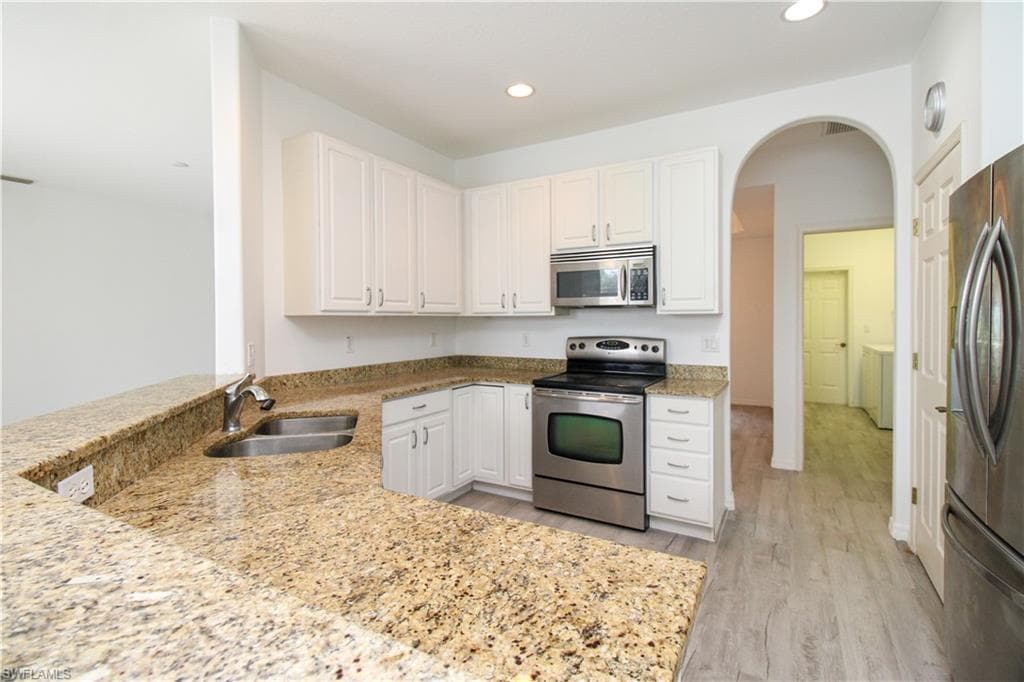 3927 Aurora CT, NAPLES FL 34116-8