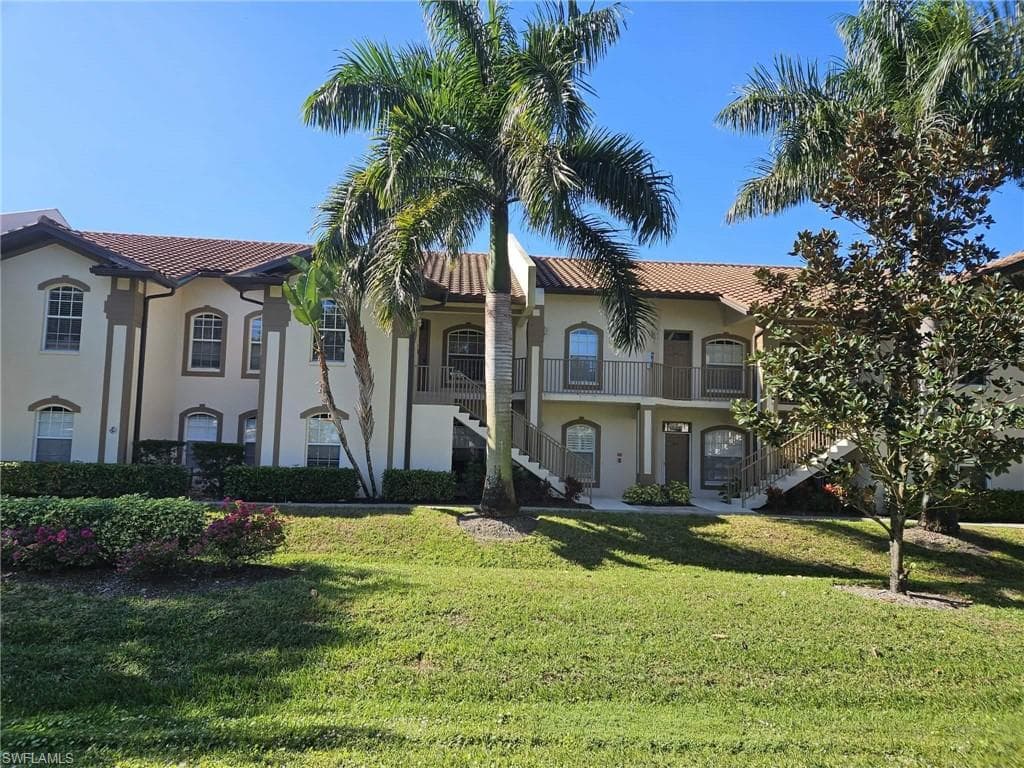 266 Newport DR # 310, NAPLES FL 34114-1