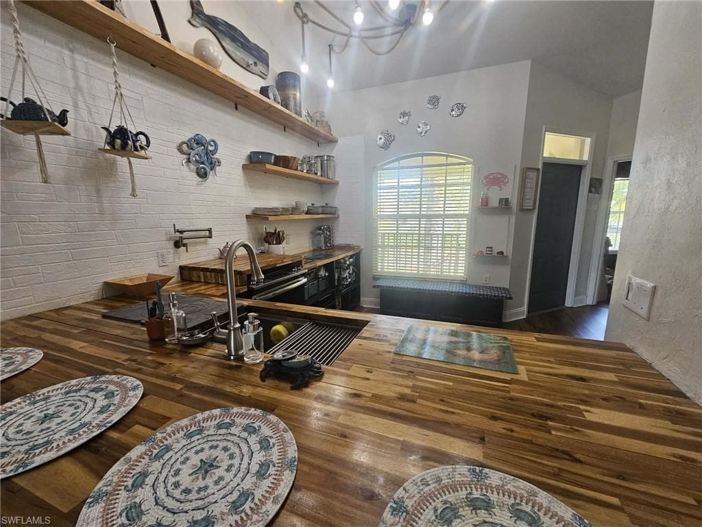 266 Newport DR # 310, NAPLES FL 34114-5