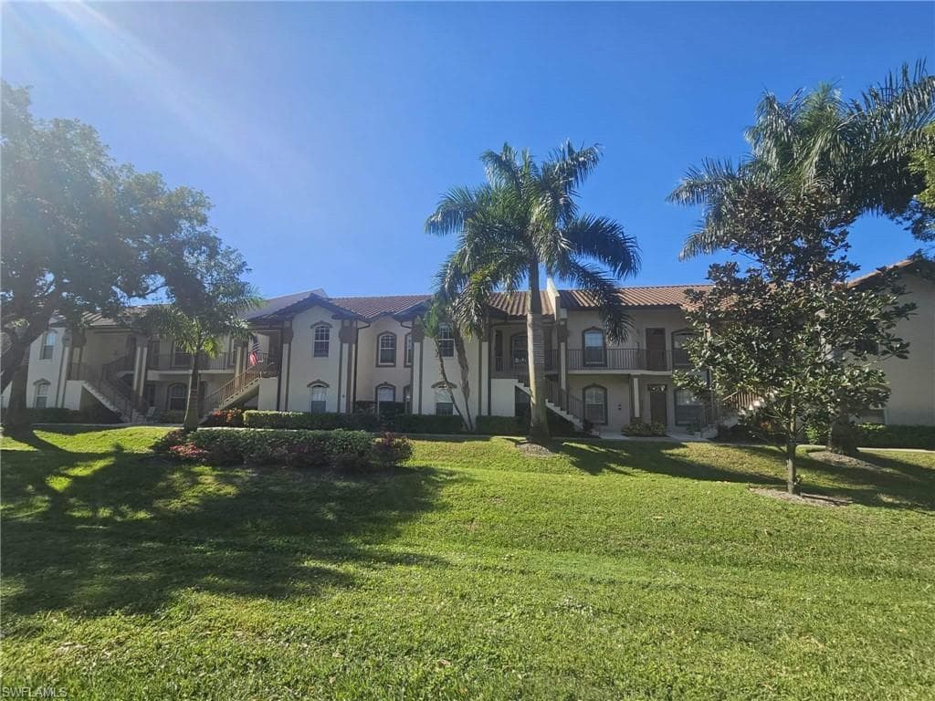 266 Newport DR # 310, NAPLES FL 34114-2