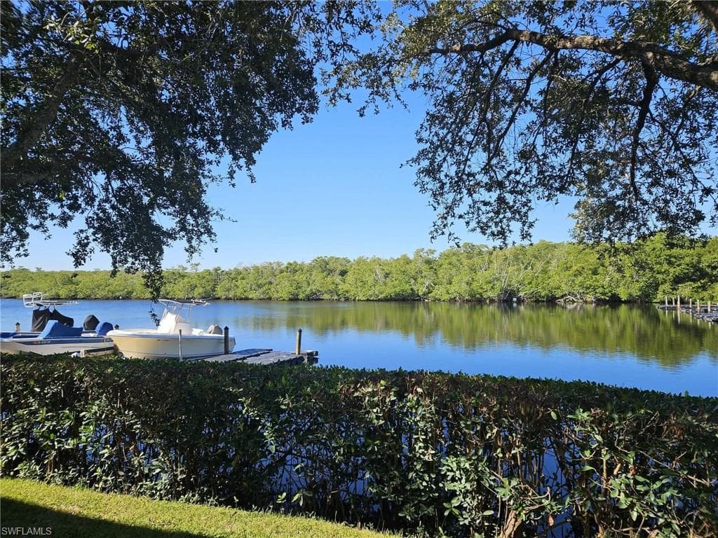 266 Newport DR # 310, NAPLES FL 34114-19