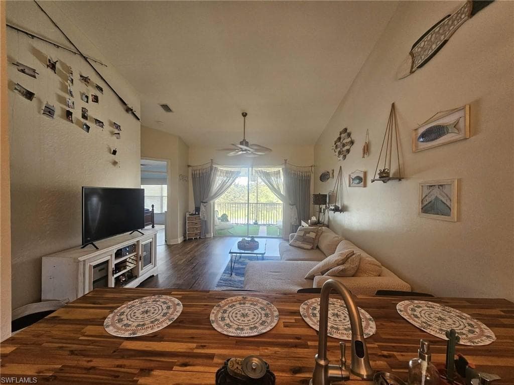 266 Newport DR # 310, NAPLES FL 34114-9