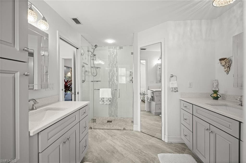 945 Moon Lake DR, NAPLES FL 34104-16