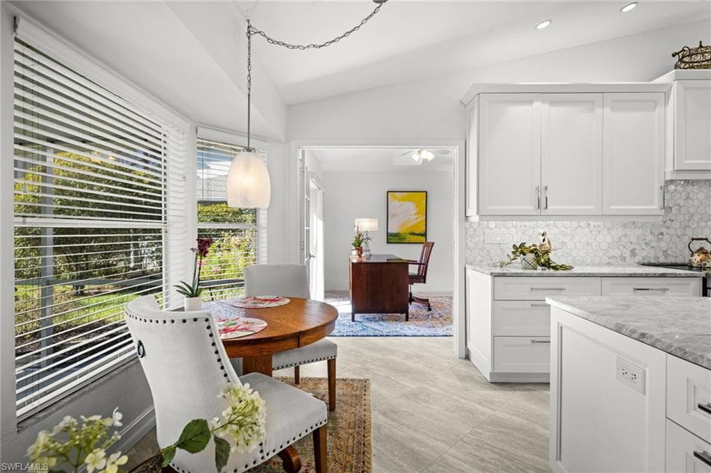 945 Moon Lake DR, NAPLES FL 34104-4