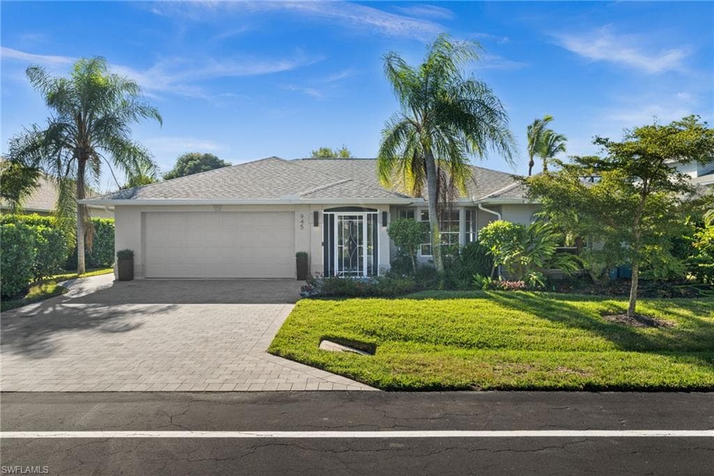 945 Moon Lake DR, NAPLES FL 34104-24