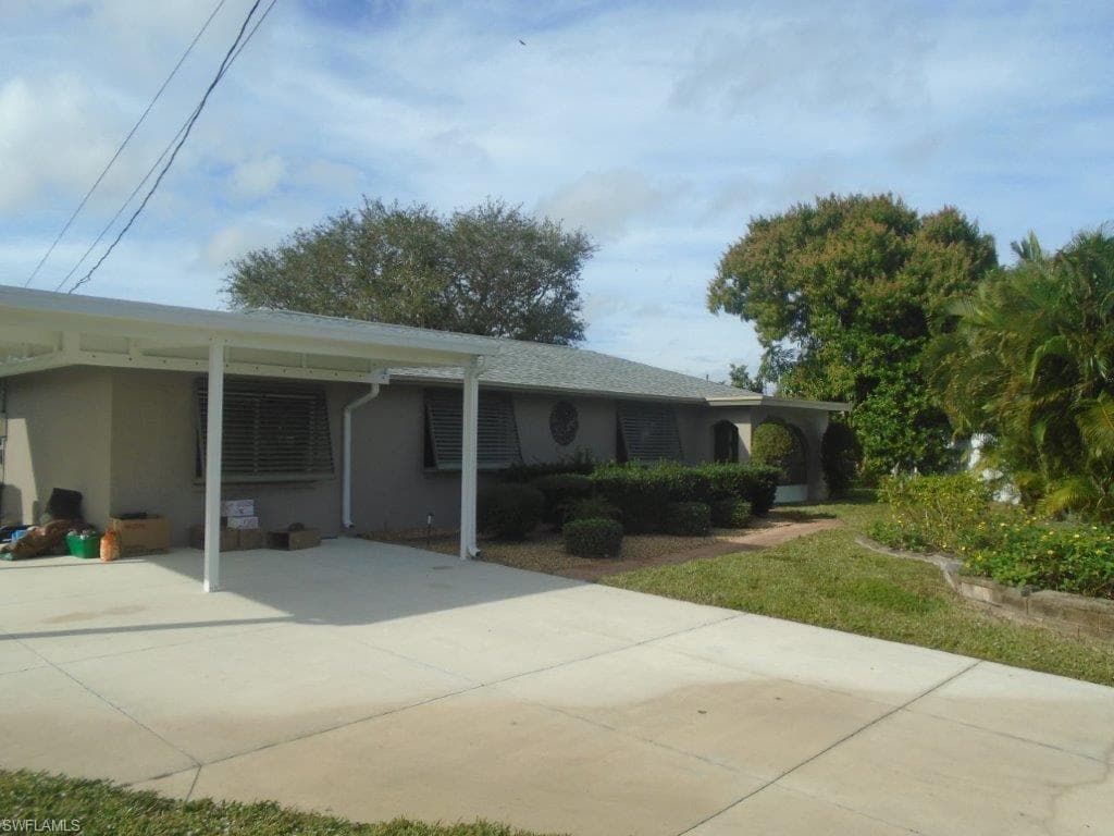 991 April LN, NORTH FORT MYERS FL 33903-1