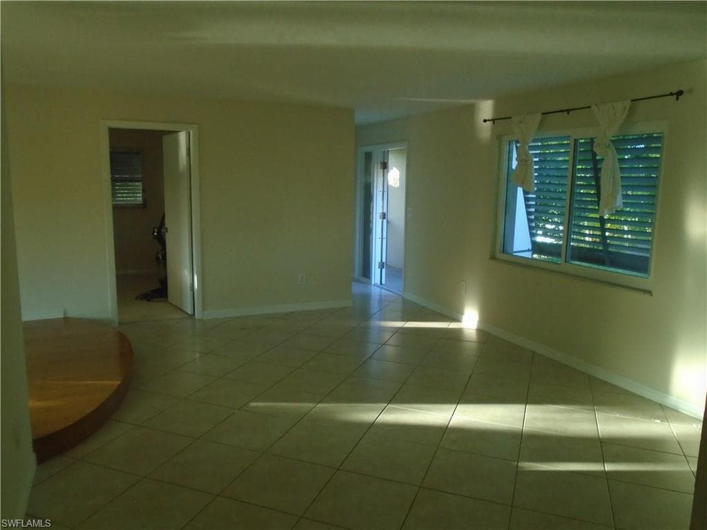991 April LN, NORTH FORT MYERS FL 33903-2