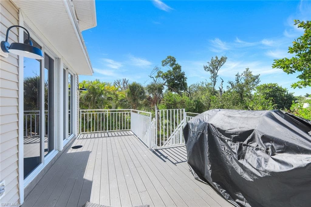 1111 Schooner PL, SANIBEL FL 33957-32