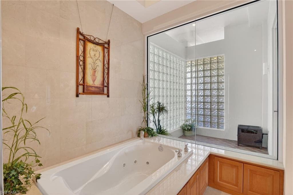 909 10th ST S # 204, NAPLES FL 34102-16