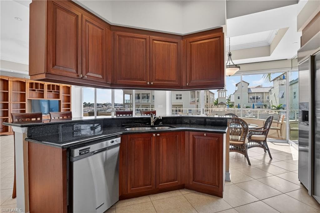 909 10th ST S # 204, NAPLES FL 34102-9