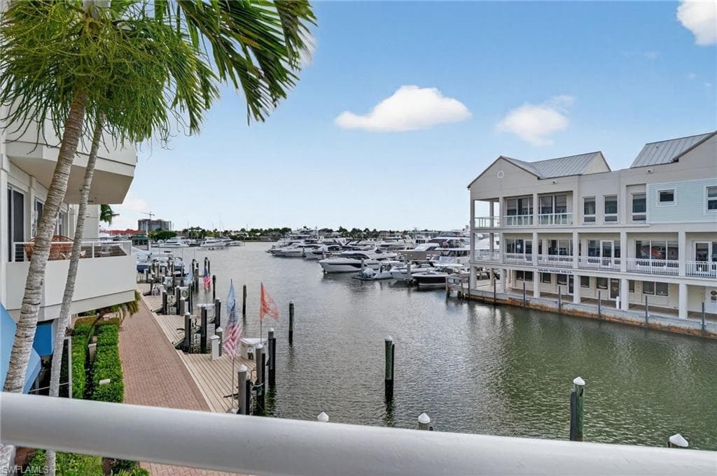 909 10th ST S # 204, NAPLES FL 34102-32