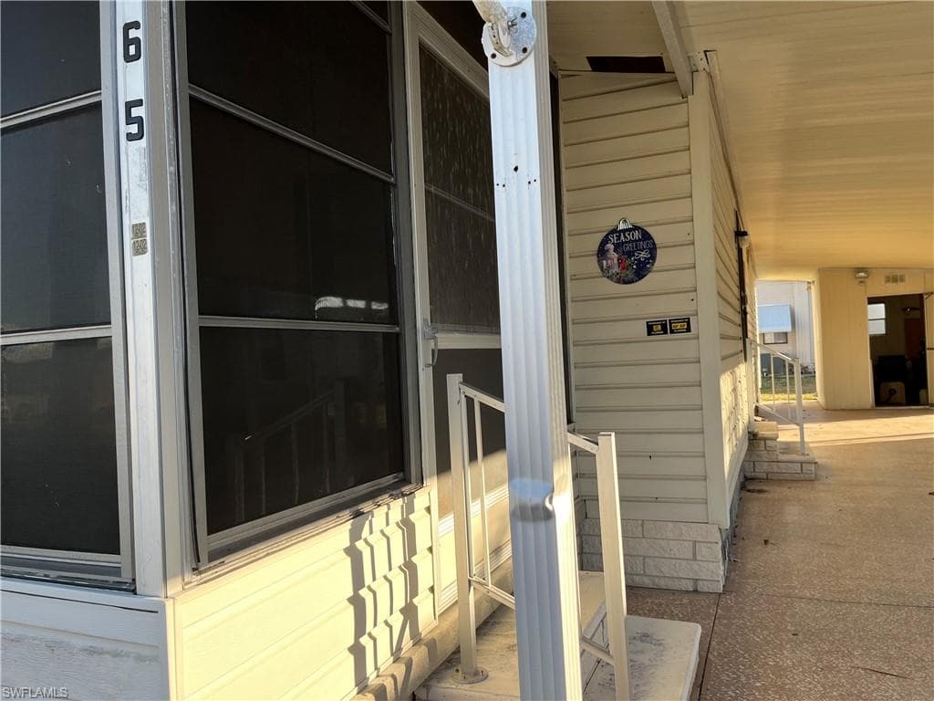 65 Sunset CIR, NORTH FORT MYERS FL 33903-1