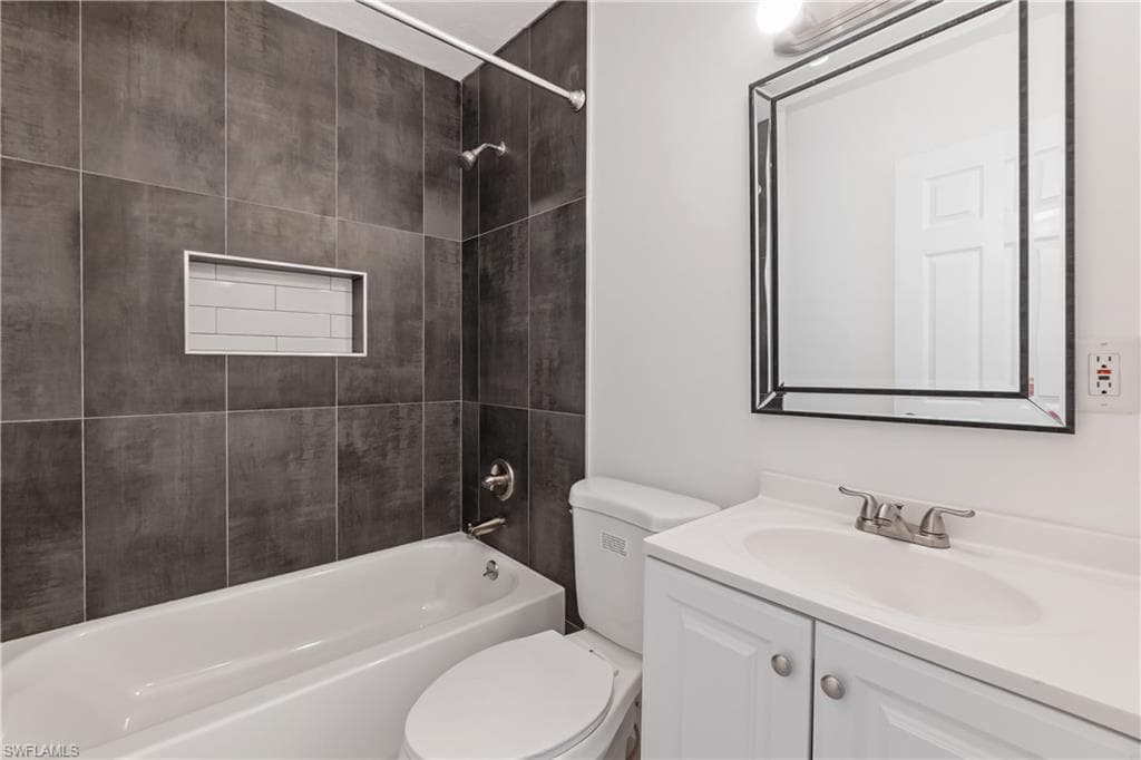 3275 Cottage Grove AVE, NAPLES FL 34112-15