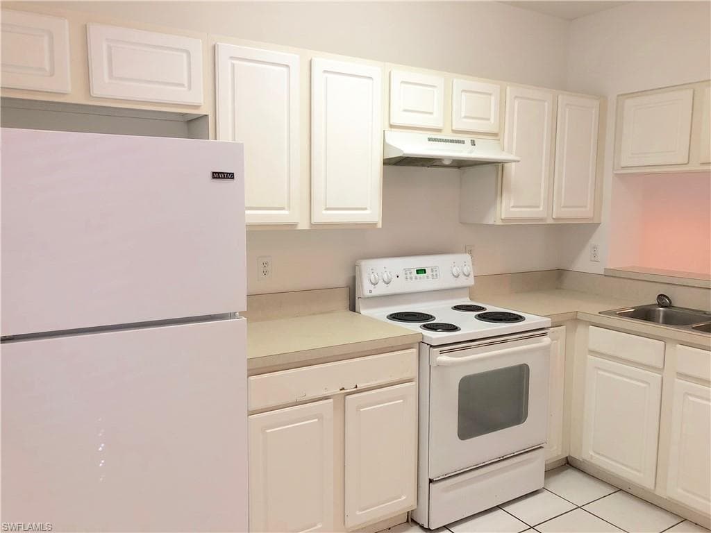 8073 Pacific Beach DR, FORT MYERS FL 33966-5