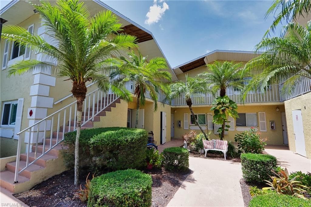 8109 Country RD # 201, FORT MYERS FL 33919-1