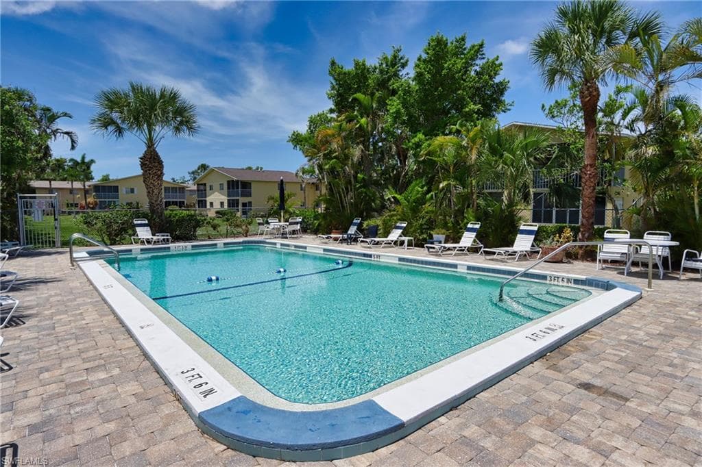 8109 Country RD # 201, FORT MYERS FL 33919-15