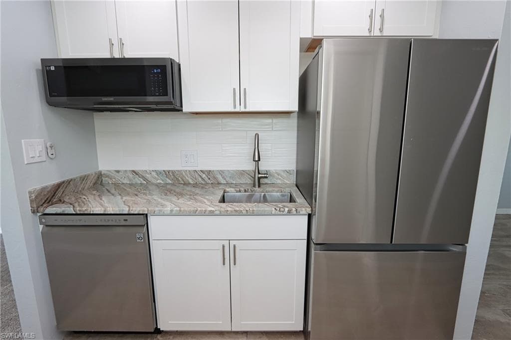 8109 Country RD # 201, FORT MYERS FL 33919-8