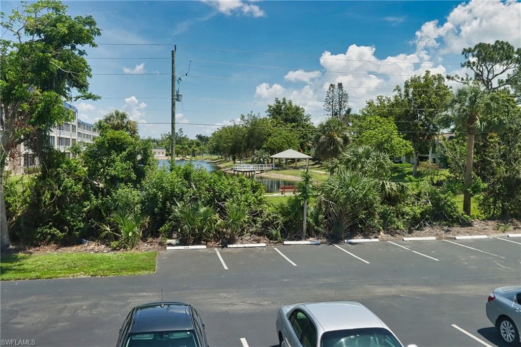 8109 Country RD # 201, FORT MYERS FL 33919-17