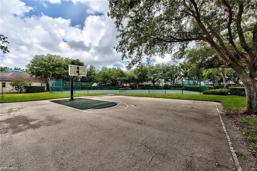 8302 Laurel Lakes WAY, NAPLES FL 34119-10