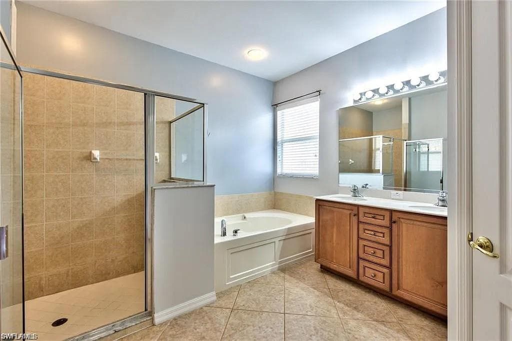 8302 Laurel Lakes WAY, NAPLES FL 34119-7